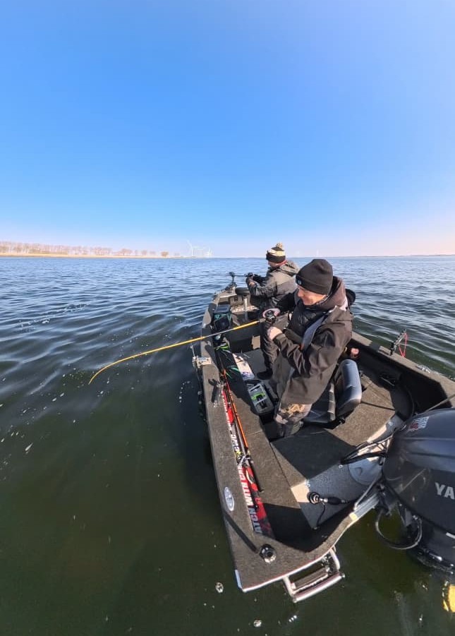 Brema 450 V Pro on the water
